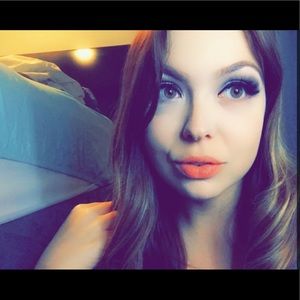 Meet your Posher, Emilea